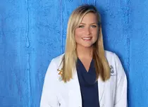 Jessica Capshaw („Anatomia lui Grey”) şi-a prelungit contractul pe 3 ani