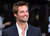 Josh Holloway („Lost: Naufragiaţii”) revine la TV în serialul „Colony”