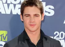 Steven R. McQueen („Jurnalele vampirilor”) va juca în „Pompierii din Chicago”
