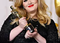 Adele îşi lansează al treilea album în noiembrie