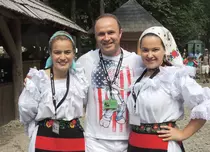 Grig Chiroiu, Pupăză de la „Trăsniții”, şi-a făcut poze cu ursul în vacanţă