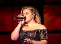 Cântăreaţa Kelly Clarkson aşteaptă al doilea copil