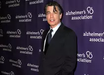 Peter Gallagher va interpreta un avocat în „Soția perfectă”