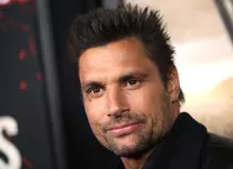 Manu Bennett („Spartacus”, „Arcaşul”) a fost arestat pentru atac