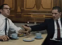 Tom Hardy are dublu rol în filmul ,,Gangsteri de legendă”