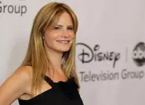 Jennifer Jason Leigh joacă în noul „Twin Peaks”