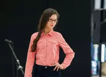 O recunoașteți? Cleopatra Stratan invitată la „Deschis la distracție”