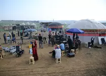 Actorii din serialul „Putere şi glorie” (Prima TV) trăiesc ca în secolul XIII