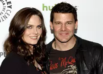 Deschanel şi Boreanaz („Cititorii de oase”) au dat în judecată 20th Century Fox