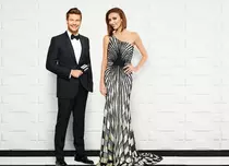 E! ne ţine în priză la Globurile de Aur