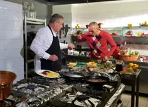 „Tort ca-n Afganistan” pentru Adelin Petrişor, la “Politică şi delicateţuri”