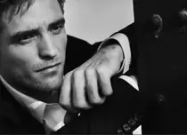 Robert Pattinson trăiește „ca și cum ar muri mâine” pentru Dior