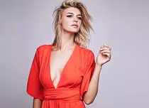 Kelly Rohrbach, fosta iubită a lui DiCaprio, joacă în remake-ul „Baywatch”