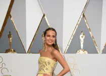Miercuri, la E!, „Fashion Police” analizează covorul roșu de la Oscaruri