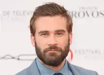 Serialul „Taken” a recrutat un actor din „Vikingii” pentru rolul Bryan Mills