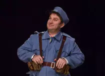Pavel Bartoș este soldatul Svejk, în noul spectacol de la Teatrul Odeon