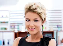 Cel de-al treilea jurat de la “Bake Off România”: Simona Pope