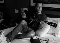 Kiefer Sutherland a lansat primul videoclip