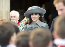 De ce e şicanată Kate Middleton de familia regală?