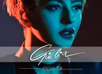 Giulia a lansat videoclipul piesei “Ochii tăi”