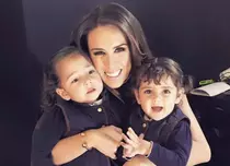 Foto: Jacqueline Bracamontes şi-a prezentat fetiţele