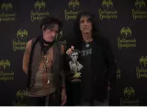 The Hollywood Vampires au două noi mesaje pentru fani