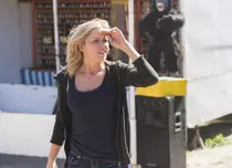 Kim Dickens („Fear the Walking Dead”) joacă și în noul film al lui Burton