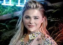 Chloë Grace Moretz voia operaţii estetice la 16 ani