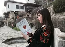 SPECIAL: Ce citim vara asta – vedetele ne recomandă