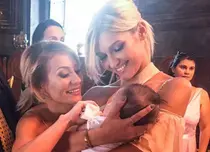 Sore şi-a botezat fetiţa, iar Alina Eremia a fost năşică