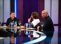 Un bucătar instruit la școala lui Gordon Ramsay vine, diseară, la „Chefi la cuțite”