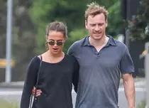 Michael Fassbender și Alicia Vikander se iubesc doar de ochii lumii
