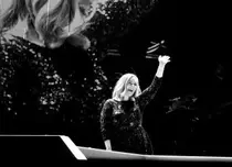Adele va lua o pauză de la turnee în următorii zece ani
