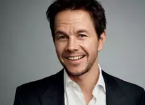 Pentru „Transformers: The Last Knight”, Mark Wahlberg îşi începe ziua la ora 02.00