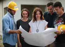 „Visuri la cheie” prezintă povestea unui tată care își crește singur cei doi copii