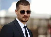 Ce fac fanele disperate pentru Çağatay Ulusoy!