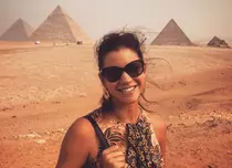 FOTO. Ada Condeescu a mâncat scorpioni, șerpi și stele de mare în China