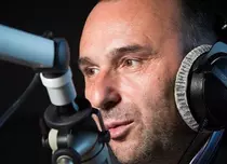 Marius Tucă a împlinit un an de când realizează matinalul de la Smart FM