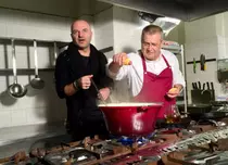 FOTO. Dan Capatos, invitatul lui Dinescu la „Politică şi delicateţuri” de pe TVR 1