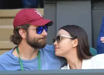 FOTO. Irina Shayk şi Bradley Cooper aşteaptă primul lor copil
