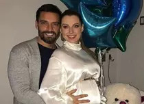 Marjorie de Sousa şi Julian Gil au dat o petrecere pentru viitorul bebeluş