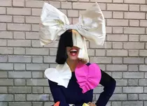 Sia divorţează după numai doi ani de căsătorie