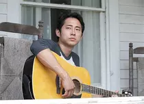 FOTO. Steven Yeun („The Walking Dead”) s-a însurat, alături de colegi
