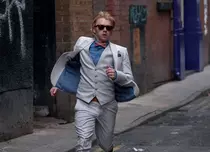PREMIERĂ: AXN difuzează, din aprilie, serialul „Snatch” (2017), cu Rupert Grint