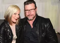 Soţul lui Tori Spelling, Dean McDermott, a fost dat în judecată de fosta soţie
