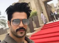 EXCLUSIV. Burak Özçivit: „Aştept cât mai multe roluri în producţii mari”