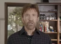La mulţi ani, Chuck Norris! Cum a început isteria bancurilor cu starul din „Walker, poliţist texan”
