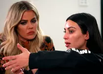 Kim Kardashian face dezvăluiri despre atacul de la Paris: „Mi-am dat seama că nu ştiu să sun la 911 în altă ţară”