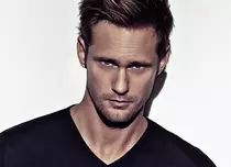 Cel mai sexy vampir din „True Blood”, Alexander Skarsgard, e din nou singur