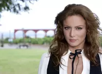 FOTO. Silvia Navarro şi-a schimbat look-ul pentru noua telenovelă